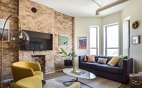 Beautifully Remodeled Third Floor Flat In River North - 3N